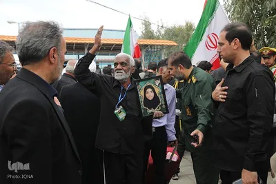 استقبال از خانواده شهدای دانش آموز میناب در قم