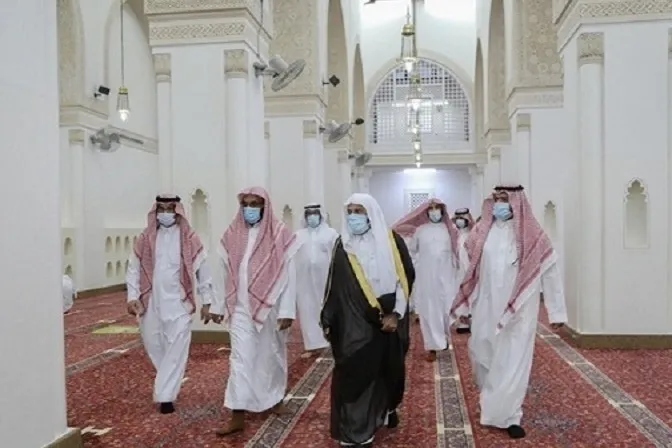 Arabia Saudita: regime licenzia oltre mille religiosi e predicatori