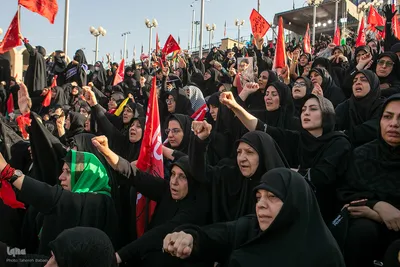 اقامه نماز بر پیکر مطهر رهبر شهید و خانواده ایشان به امامت آیت‌الله العظمی سبحانی 