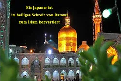 Ein Japaner ist im heiligen Schrein von Razawi zum Islam konvertiert