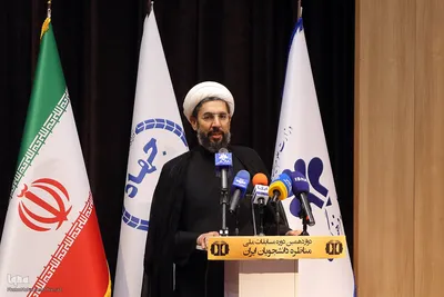 مصطفی رستمی رئیس نهاد نمایندگی ولی‌فقیه در دانشگاه‌ها در افتتاحیه مسابقات ملی مناظره دانشجویان