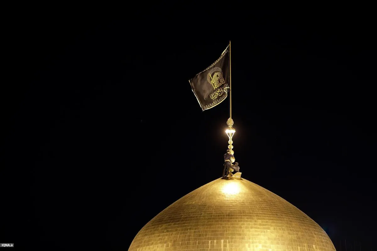 غزہ میں وحشیانہ بربریت پر حرم رضوی پر پرچم تبدیل
