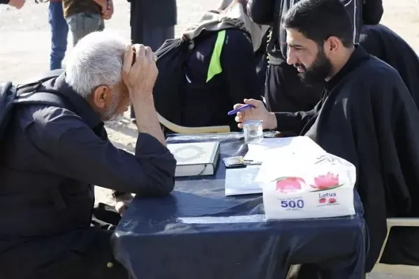 العراق: المشروعُ القرآنيّ يقدّمُ خدماته لزائري الإمام الكاظم (ع) + صور