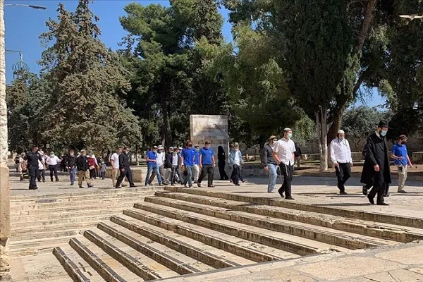 Fanatik Yahudilerden Mescid-i Aksa'ya baskın