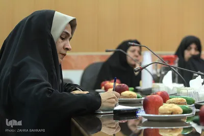 خبرنگار ایکنا در مراسم قرعه کشی طرح قرآن در خانه