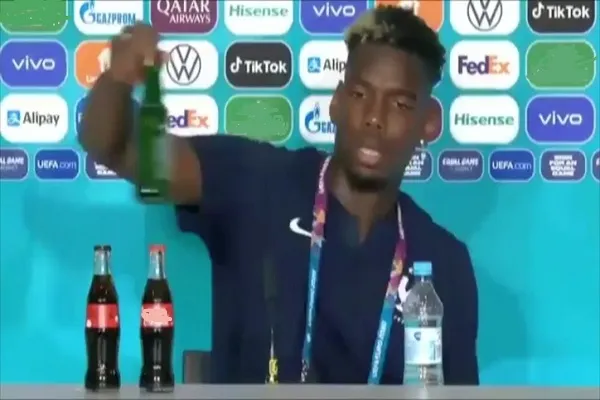 Pogba aondoa pombe mezani katika kikao na wanahabari baada ya mechi