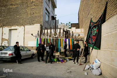 مراسم سنتی شال و پر کردن علم تاریخی طیب
