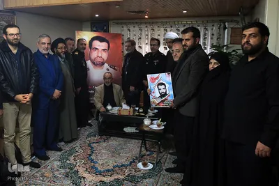 دیدار نمایندگان جامعه قرآنی با خانواده ناخدا سوم شهید علی اصغر سلیمانی، از شهدای قرآنی نیروی دریایی ارتش