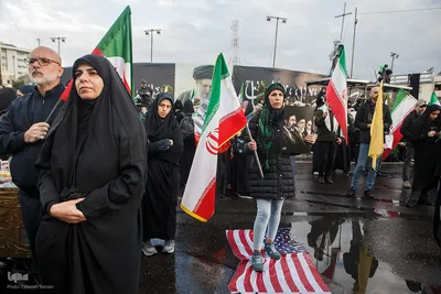 تحویل سال نو در میدان انقلاب تهران