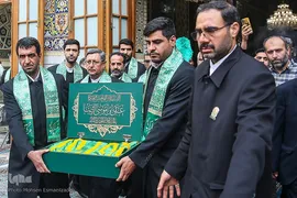 آیین تعویض پرچم گنبد حرم مطهر امام رضا(ع)