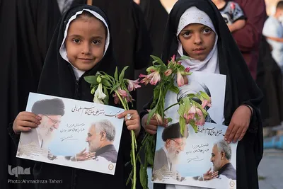 جشن عفاف و حجاب دختران و بانوان اصفهانی «اصفهان به رنگ خدا» در میدان امام خمینی(ره) نصف جهان
