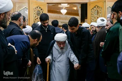 Trauerakt zum Gedenken an Märtyrer Ayatollah Raisi und seine Gefährte