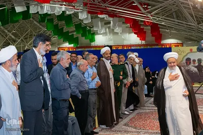 آیین عطرافشانی و گلباران مزار مطهر شهدا در اصفهان