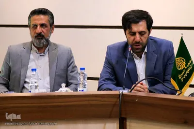نشست صمیمانه فعالان مردمی فرهنگ و هنر استان فارس با محمدمهدی اسماعیلی، وزیر فرهنگ و ارشاد اسلامی