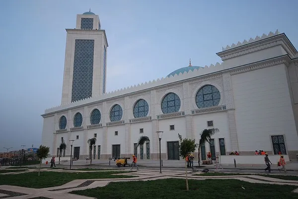 Cezayir'de Ramazan Bayramı namazı evlerde kılınacak