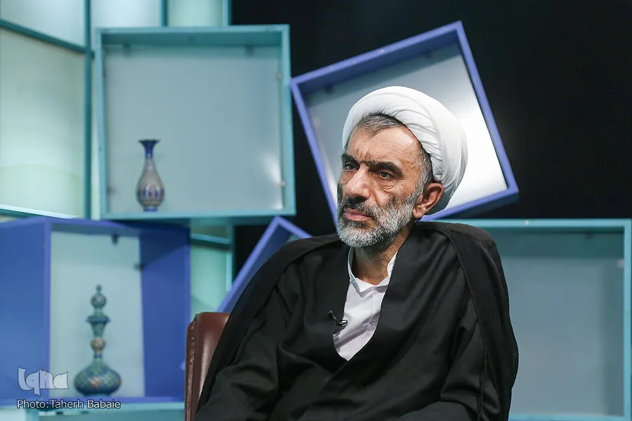 استخراج ابعاد اقتصاد اسلامی و تحریم انواع حیله‌های ربا از سوی امام خمینی(ره)