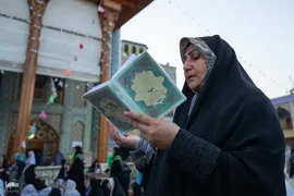 قرائت دعای توسل جهت سلامتی رئیس جمهور در حرم حضرت شاهچراغ (ع)