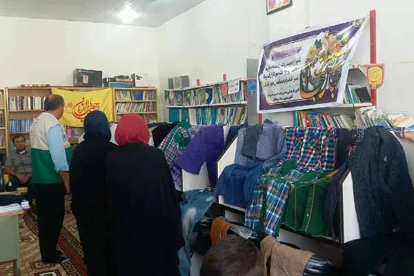 اهدای بسته‌های «مهر تحصیلی» به دانش‌آموزان نیازمند شهر فال