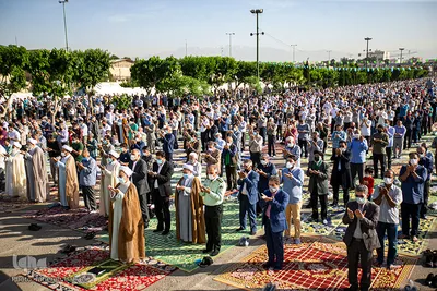 Gebet zum Fest des Fastenbrechens im Schrein von Abdul Azim Hasani (as)