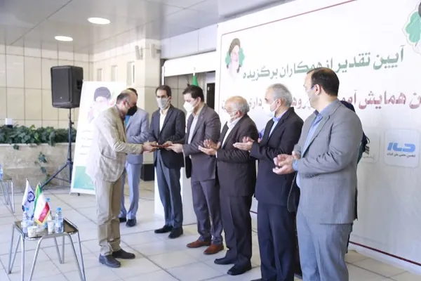 تجلیل از برگزیدگان نخستین «همایش آموزش و پژوهش شهرداری‌های استان کرمان»