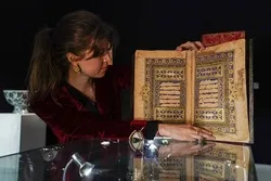 سونے سے کشیدہ ایرانی قرآنی نسخے کی لندن میں نیلامی