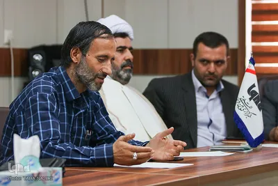 از سمت راست/ مرادی معاون پژوهشی جهاددانشگاهی استان، حجت‌الاسلام سرلکیان رئیس اداره قرآنی اداره کل تبلیغات اسلامی استان در دیدار بهاری جامعه قرآنی اراک