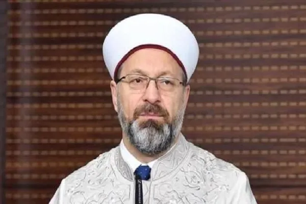 رئيس الشؤون الدينية التركي يدين حرق القرآن في إزمير