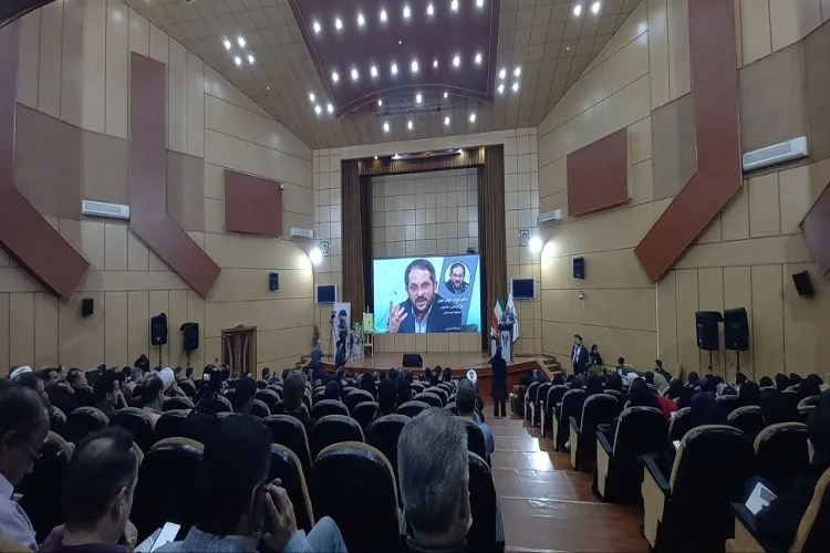 اختتامیه‌ جشنواره‌ شعر و داستان دانشگاه‌های آزاد کشور در رشت برگزار شد