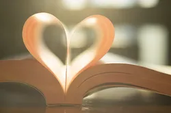 الحب هو أساس العلاقة بين العابد والمعبود