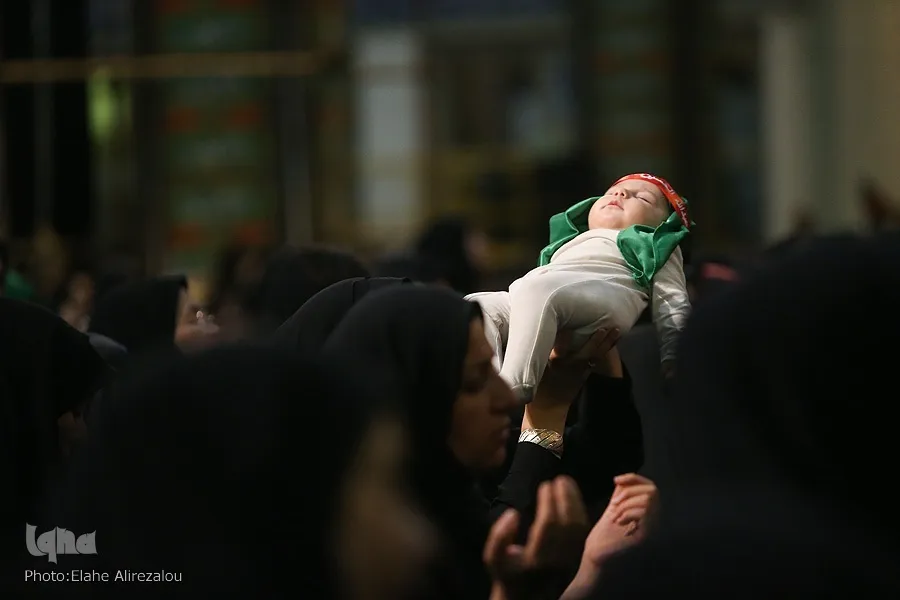 یک جهان، مادرانه همدرد رباب و در آرزوی ظهور