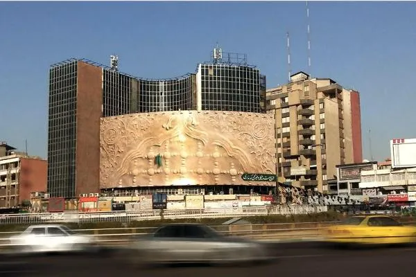 دیوارنگاره میدان ولیعصر(عج) فاطمی شد