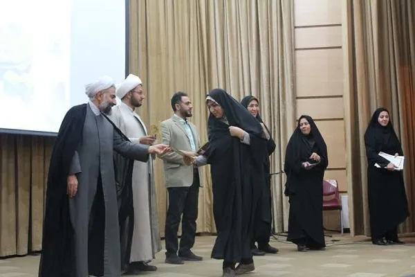 «جشن عطر ایثار» در سنندج برگزار شد
