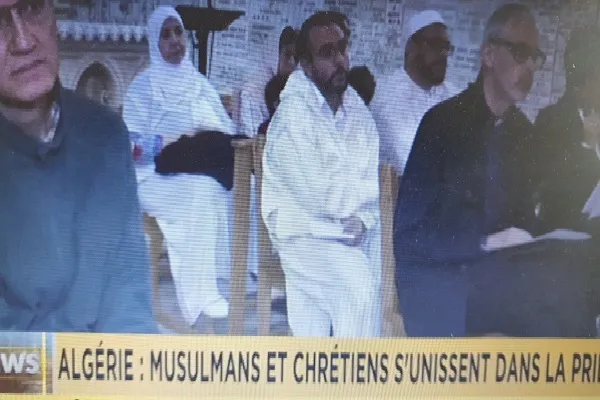 Musulmans et chrétiens algériens prient pour la paix