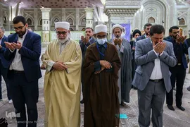 ادای احترام مهمانان کنفرانس وحدت به امام راحل