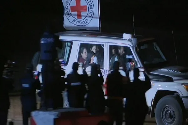 Hamas libera 12 prigionieri, 30 palestinesi scarcerati nel quinto giorno di tregua
