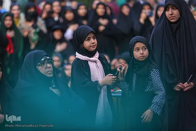 اجتماع دختران دهه هشتادی در گذر فرهنگی چهارباغ‎
