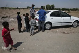 توزیع ۲۰۰۰پرس غذای گرم میان خانواده های محروم و حاشیه نشین تهران و ورامین توسط موسسه خیریه شهدای مدافع حرم استان تهران