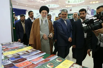 بازدید رهبر انقلاب اسلامی از نمایشگاه کتاب تهران