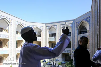بازدید شرکت‌کنندگان مسابقات قرآن دانشجویان در حرم مطهر رضوی