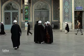 مباحثه طلاب و دانشجویان در حرم حضرت معصومه