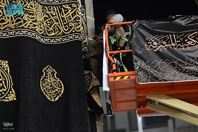 تعویض پرده کعبه با آغاز سال ۱۴۴۶ هجری قمری