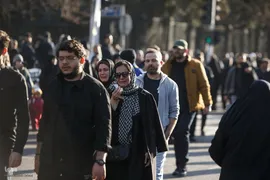 تجمع خودجوش مردم عزادار تهران در میدان انقلاب