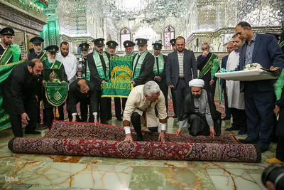 آیین غبارروبی حرم مطهر حضرت احمدبن موسی الکاظم علیهماالسلام، با حضور خانواده‌های مکرم شهدا