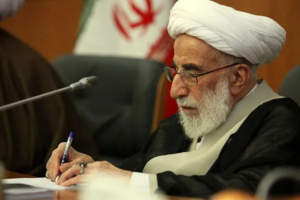مقاومت چهل ساله مملکت را سرپا نگه داشته است/ نباید از دشمن توقع دوستی داشت