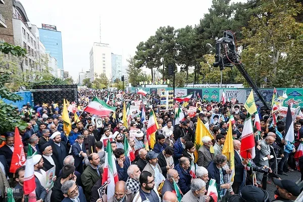 یک ملت یک‌صدا «متحد و استوار، مقابل استکبار»