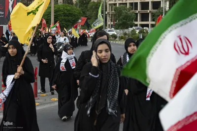 کاروان دانشگاهیان استان البرز پای پیاده در راه تشییع رهبر شهید