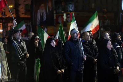پای کار انقلاب