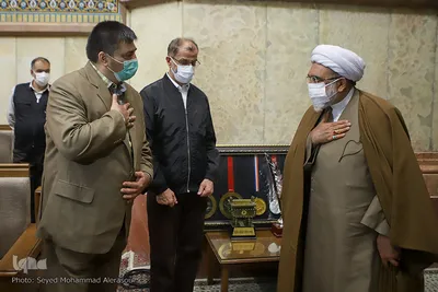 اهدا مدال‌های حسین رضازاده به موزه آستان قدس رضوی
