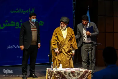 مراسم گرامیداشت هفته پژوهش و رونمایی از کتاب «روایت اساسی»