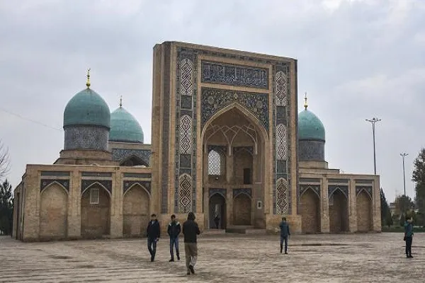 Özbekistan'da camilerde cuma ve bayram namazları kılınmayacak
